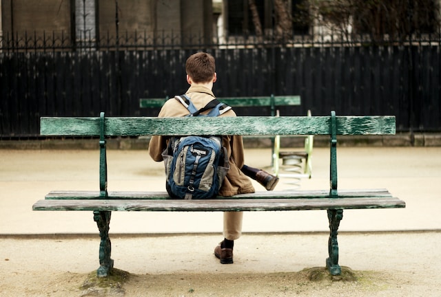 How to Start a Conversation: 7 Effective Ways to Talk to Strangers