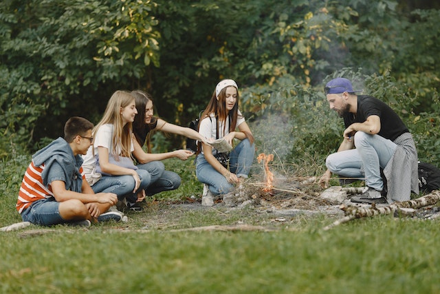 Why Making Friends as an Adult Is So Hard (and How to Do It) Why Making Friends as an Adult Is So Hard (and How to Do It)